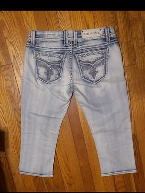 31 Easy Crop Rock Revival Light Blue Jeans